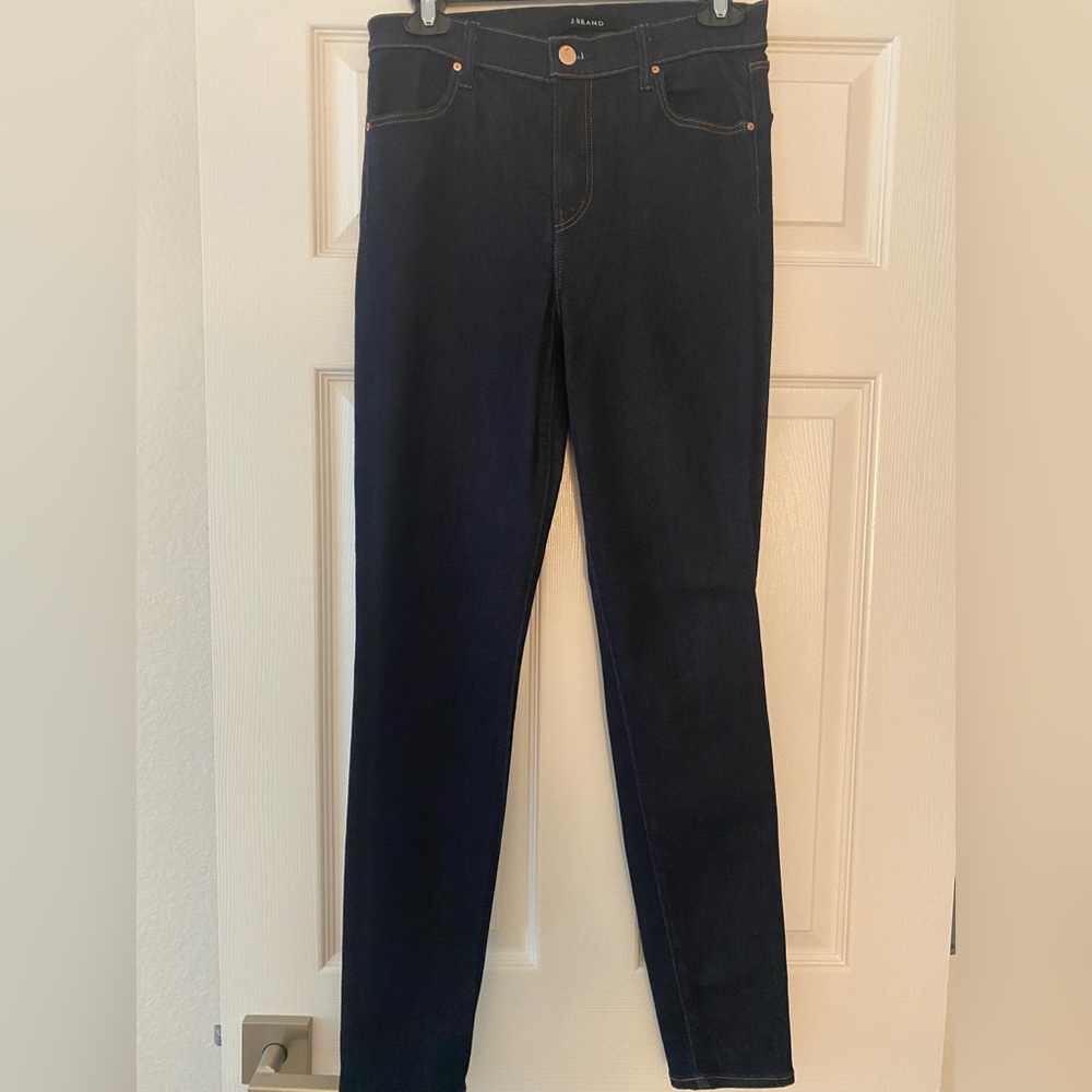 J Brand Women's Skinny Jeans in Dark Indigo in Excellent Condition